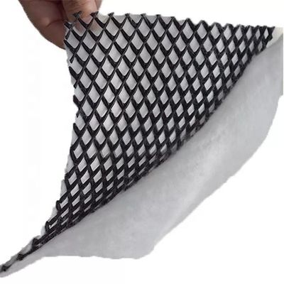 Réseau de drainage composite pour gazon artificiel