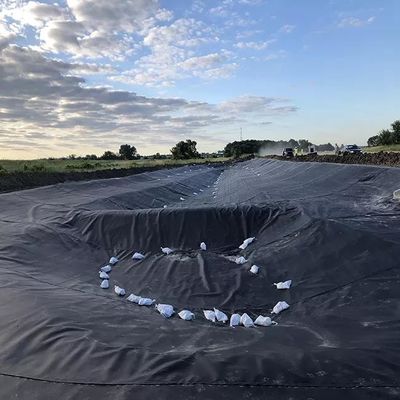 Géomembrane en PEHD pour le revêtement de barrage imperméable à l'eau de 0,5 mm, 1 mm, 1,5 mm et 2 mm