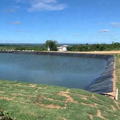 Géomembrane en PEHD pour le revêtement de barrage imperméable à l'eau de 0,5 mm, 1 mm, 1,5 mm et 2 mm