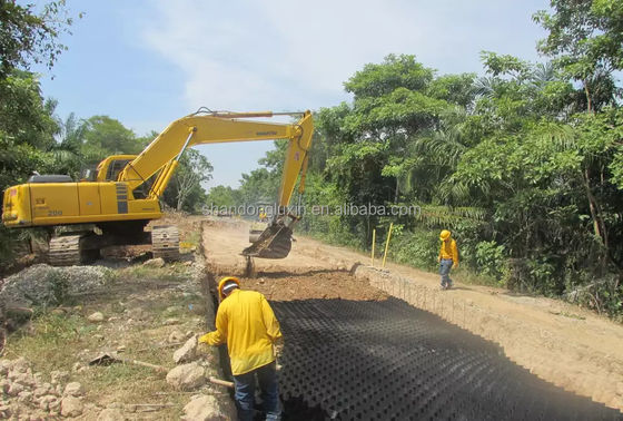 Géocelle en PEHD destinée à la stabilisation du gravier et au renforcement des murs de soutènement