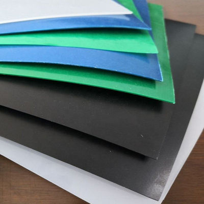 ASTM GM13 Standard HDPE Geomembrane Liner 0,3 mm 0,5 mm 0,75 mm 1 mm pour les marchés nationaux