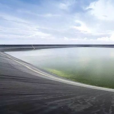 Géomembranes 1 mm 2 mm étanche à l'eau réservoir de remplissage de barrage de la piscine piscine de poisson étang de la ferme de la ligne HDPE