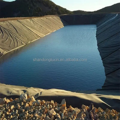 0.5 mm Noir HDPE Geomembrane Liner pour étang de ferme de crevettes de poisson à deux côtés texturé / lisse