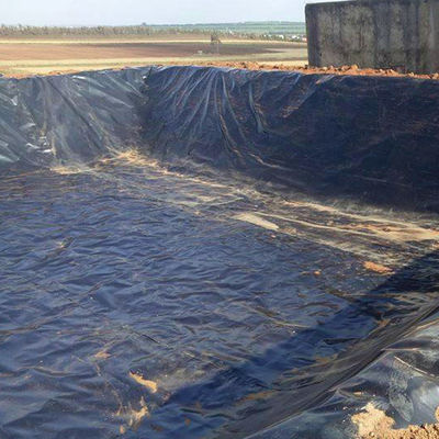 L'évier à géomembrane industriel en PEHD est recouvert d'un revêtement d'épaisseur de 0,2 mm à 3 mm pour la gestion de l'eau.