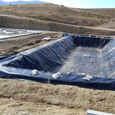 L'étagère de la ferme de poissons est recouverte d'une membrane géomembrane en HDPE longueur 50-200m Noir Blanc Bleu Vert personnalisé