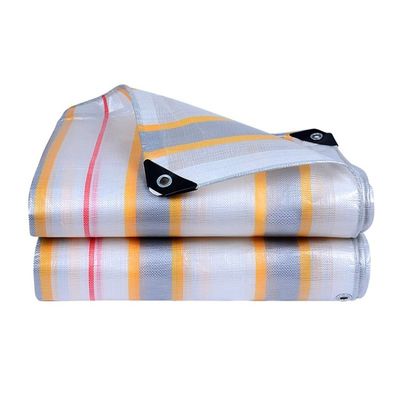 Étanche à l'eau et lourde, bâche à rayures jaunes, parfaite pour protéger les parapluies extérieurs.