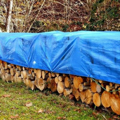 50 à 300 gm de feuille de bâton en PE imperméable à l'eau, imperméable à la poussière, imperméable à l'huile pour les couvertures de camions, de voitures ou de bateaux
