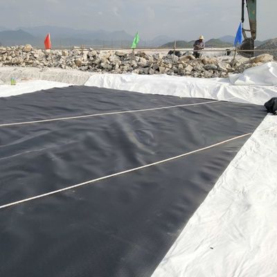 Geomembrane noir brillant 1,5 mm/2,0 mm HDPE pour revêtements de barrage en plastique imperméable