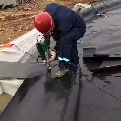 Géomembrane en HDPE à double surface lisse/à double texture pour revêtement d'étang étanche en plastique