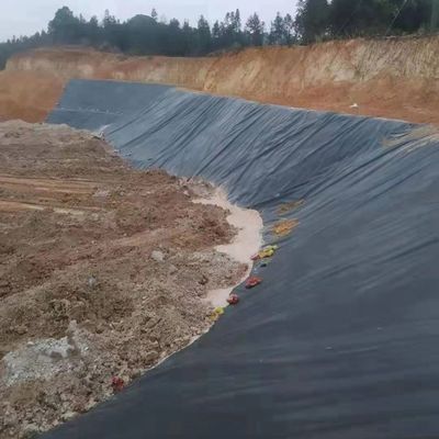 Design industriel Le revêtement d'étang à géomembrane en HDPE lisse pour les applications de décharge