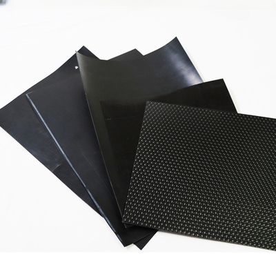 0.5mm 1.0mm 1.5mm 2.0mm Géomembrane noire pour étang de poisson Longueur du revêtement du fond 50-200m