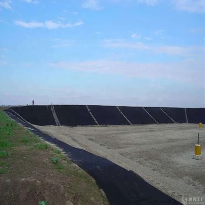 Géomembrane HDPE résistante aux déchirures de 1 mm et 2 mm pour revêtement d'étang de poisson résistant aux acides et aux alcalis