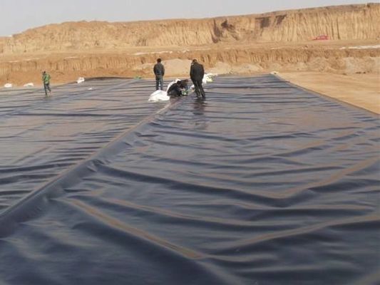 Géomembrane préfabriquée en PEHD pour revêtement imperméable dans les piscines et les piscines paysagères