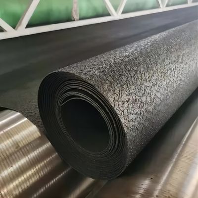 1 mm 2 mm Géomembrane texturée noire pour les décharges Largeur des pentes 1-6m Norme ISO9001