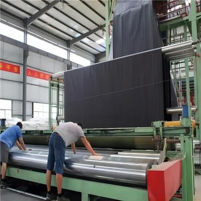 Épaisseur de 1 mm 2 mm Géomembrane lisse Largeur de 1 à 6 m pour l'ingénierie anti-fuite directement