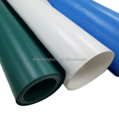 Tissu revêtu en PVC résistant à l'eau, parfait pour l'industrie extérieure