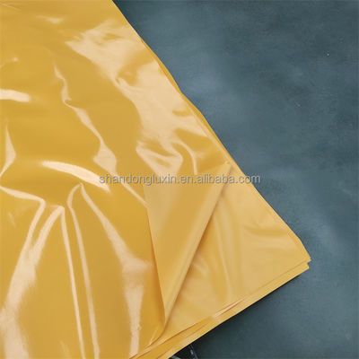 Rouleau de tissu revêtu de polyester de poids moyen pour auvents