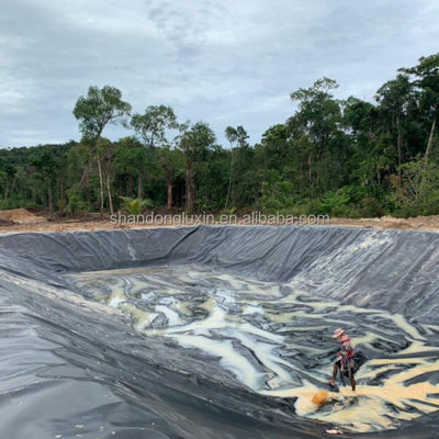 Géomembrane imperméable pour les décharges et les barrages