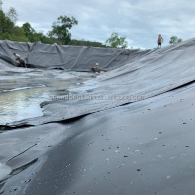 Géomembrane imperméable pour les décharges et les barrages