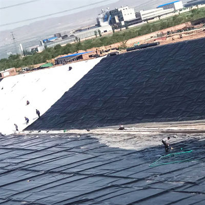 Géomembrane en HDPE à double surface lisse de 1 mm pour réservoirs et barrages circulaires dans l'industrie minière
