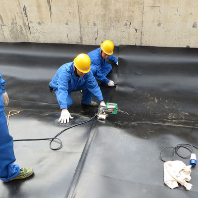 1m-8m largeur HDPE Geomembrane Liner pour l'exploitation minière réservoir barrage étang de poisson crevettes ferme
