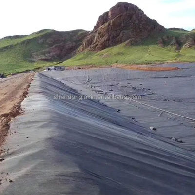 1.5mm HDPE Geomembrane Landfill Liner avec style de conception industrielle et couleur blanche