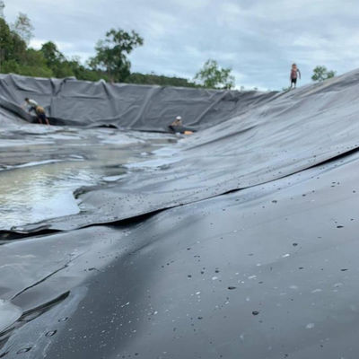 Géomembrane en PEHD imperméable à l'eau pour revêtement de barrage de réservoir de lac artificiel d'épaisseur de 1 mm à 2 mm
