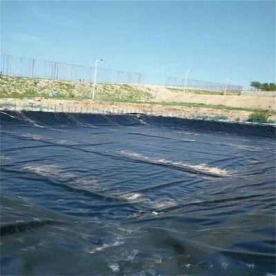 2 mm de revêtement d'étang de poisson en PEHD pour les sites d'enfouissement Longueur 50-200m Largeur 1-6m Surface lisse