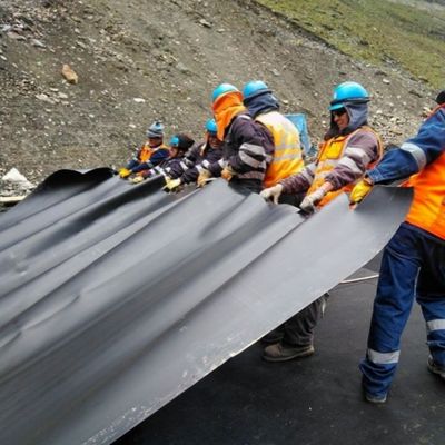 La géomembrane en HDPE double lisse est le revêtement imperméable parfait pour les sites d'élimination des déchets