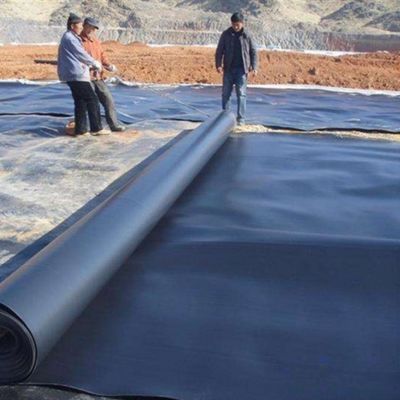 Géomembrane en PEHD de 1 mm pour revêtement imperméable d'étang de poisson et prévention des fuites du toit