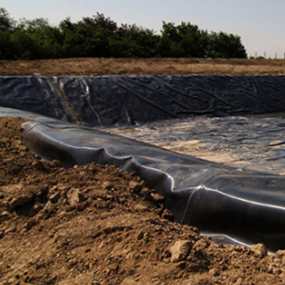 Membrane géomembrane en PEHD imperméable à l'eau pour les étangs de poissons Membrane résistante à la doublure pour la surface de la piscine