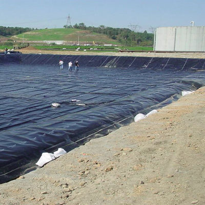 Géomembrane HDPE lisse étanche à l'eau pour revêtement d'étang de poisson dans le style de conception industrielle
