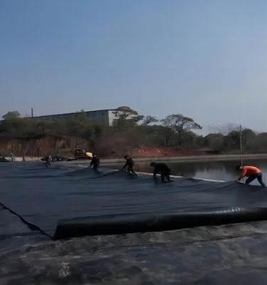 Géomembrane lisse préfabriquée Géomembrane texturée de 2 mm pour conception imperméable au HDPE