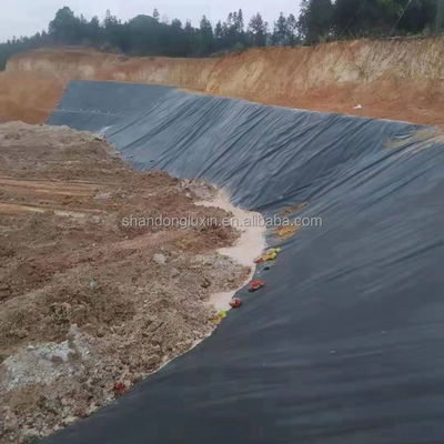 ASTM GRI-GM13 Standard HDPE Geomembrane lisse pour étang de poisson pour les réservoirs de stockage d'eau