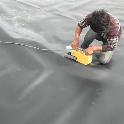 Épaisseur 0,2 mm-2,8 mm Géomembrane en PEHD pour revêtement d'étang de poisson et revêtement de barrage dans les résidus d'étang