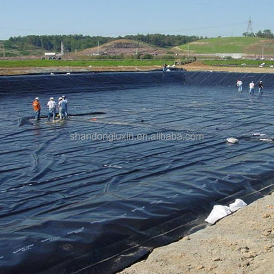 Géomembrane en HDPE à double surface lisse noire de 0,5 mm pour les étangs de poissons des lacs et des barrages routiers
