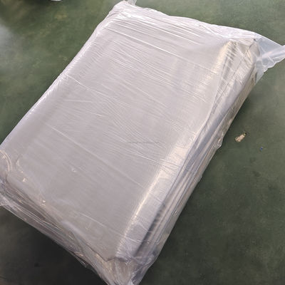 Târpoulin revêtu de PE résistant aux UV en gris argenté pour une protection imperméable à l'eau Largeur 2-11m